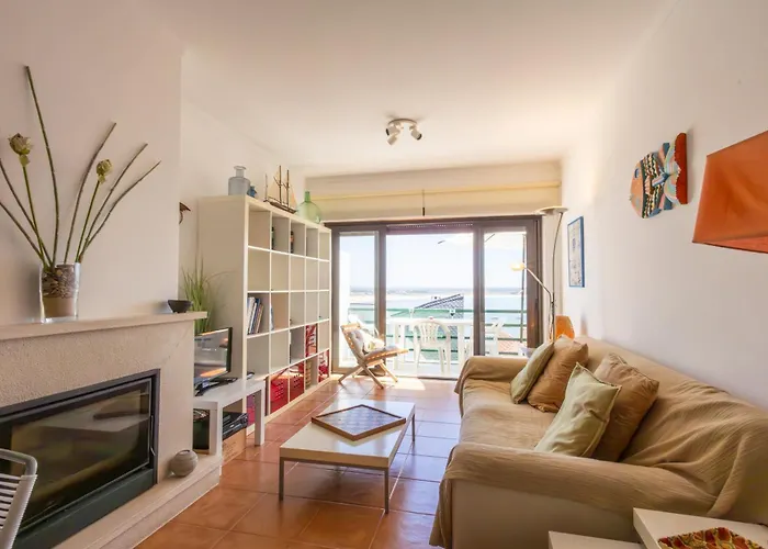 Concha Mar Com Vista Sobre A Baia