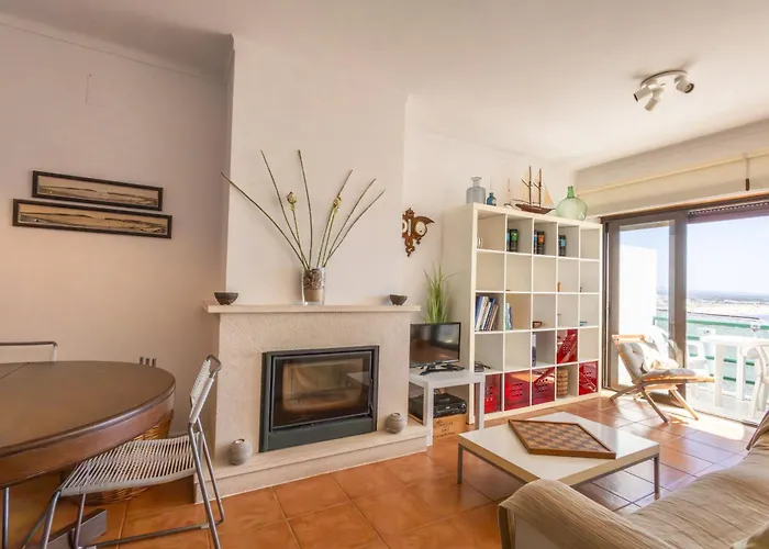 Concha Mar Com Vista Sobre A Baía